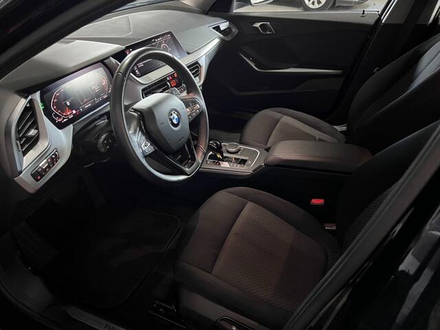 BMW 1-SERIE 118I BUSINESSEDITION / Automaat / 42323 km / Carplay / Digitaal Display