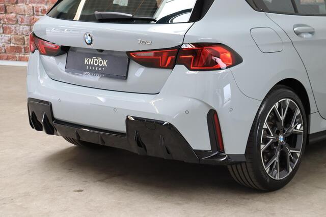 BMW 1-SERIE 120i High Executive M Sport Pakket Automaat / Adaptief M-onderstel / Sportstoelen / Driving Assistant / Active Guard / Parkeerhulpsysteem / Hoogglans Shadow line