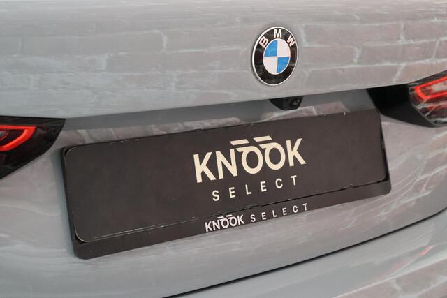 BMW 1-SERIE 120i High Executive M Sport Pakket Automaat / Adaptief M-onderstel / Sportstoelen / Driving Assistant / Active Guard / Parkeerhulpsysteem / Hoogglans Shadow line