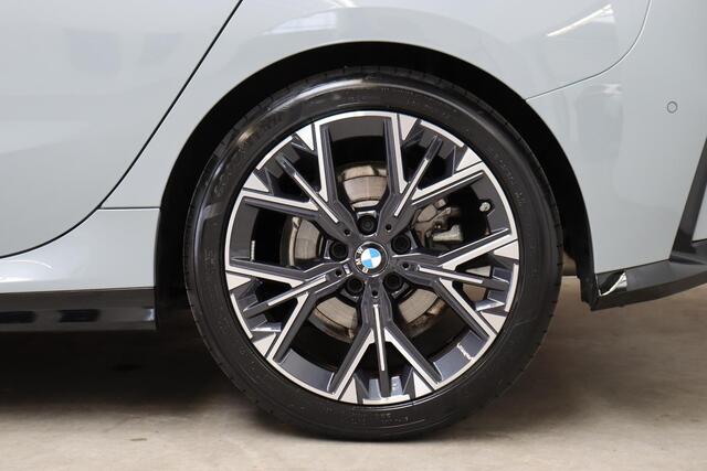 BMW 1-SERIE 120i High Executive M Sport Pakket Automaat / Adaptief M-onderstel / Sportstoelen / Driving Assistant / Active Guard / Parkeerhulpsysteem / Hoogglans Shadow line