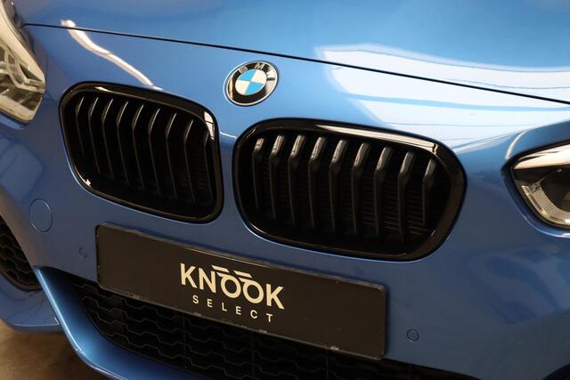BMW 1-SERIE 118i High Executive M Sport Pakket Automaat 3 deur / Navigatiesysteem Professional / Achteruitrijcamera / Shadow Line / Stoelverwarming / Cruise Control / Lichtpakket / Parkeersensoren voor+achter / LED / Trekhaak