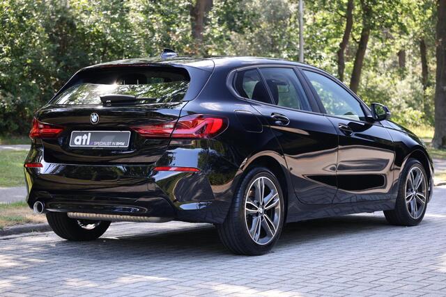 BMW 1-SERIE 116i Aut | Carplay | LED | Navi | Stuurwielverwarming | Stoelverwarming | Sportstoelen | PDC V+A | Elektrische achterklep | Etc.
