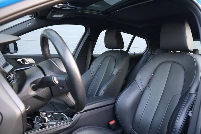 BMW 1-SERIE 118i aut. M-Sport Shadow Line Pano/Virtual Cockpit+/LED/Leder/ACC/Keyless/17"