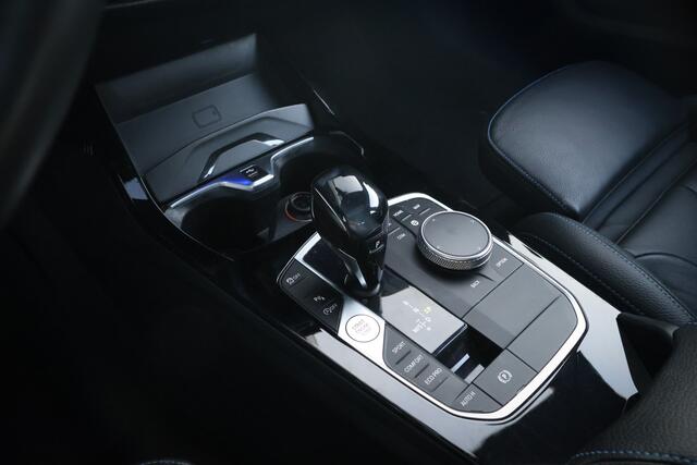 BMW 1-SERIE 118i aut. M-Sport Shadow Line Pano/Virtual Cockpit+/LED/Leder/ACC/Keyless/17"