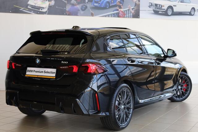 BMW 1-SERIE 120 | M Sport Pro | Panoramadak | Driving Assistant Plus | Harman/Kardon | Head-Up Display