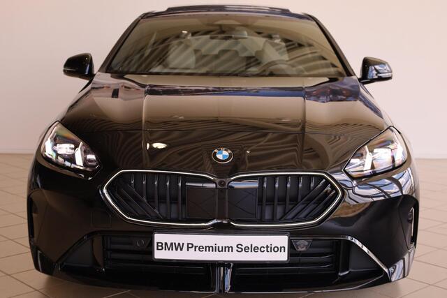 BMW 1-SERIE 120 | M Sport Pro | Panoramadak | Driving Assistant Plus | Harman/Kardon | Head-Up Display