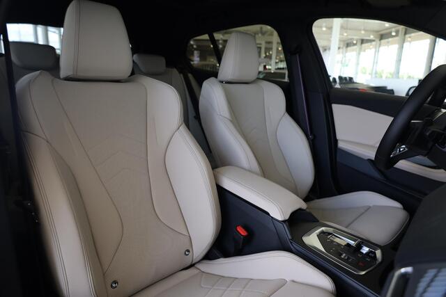 BMW 1-SERIE 120 | M Sport Pro | Panoramadak | Driving Assistant Plus | Harman/Kardon | Head-Up Display