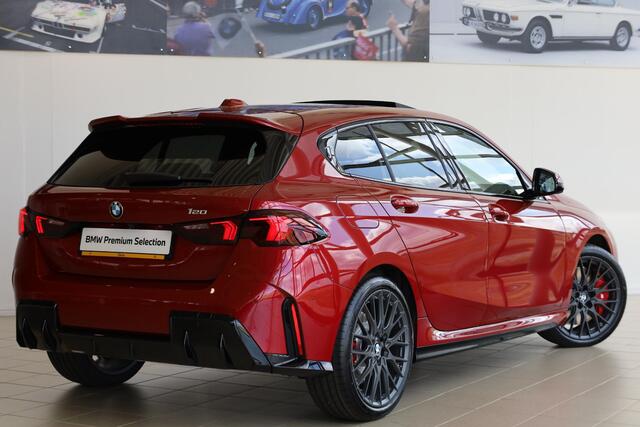 BMW 1-SERIE 120 | M Sport Pro | Panoramadak | Driving Assistant Plus | Harman/Kardon | Head-Up Display | Comfort Access