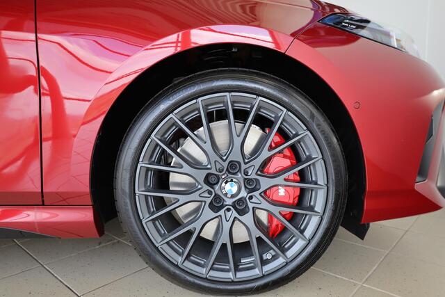 BMW 1-SERIE 120 | M Sport Pro | Panoramadak | Driving Assistant Plus | Harman/Kardon | Head-Up Display | Comfort Access