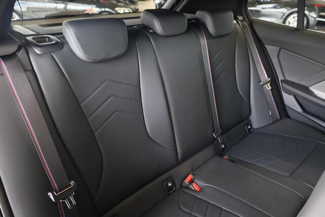 BMW 1-SERIE 120 | M Sport Pro | Panoramadak | Driving Assistant Plus | Harman/Kardon | Head-Up Display | Comfort Access