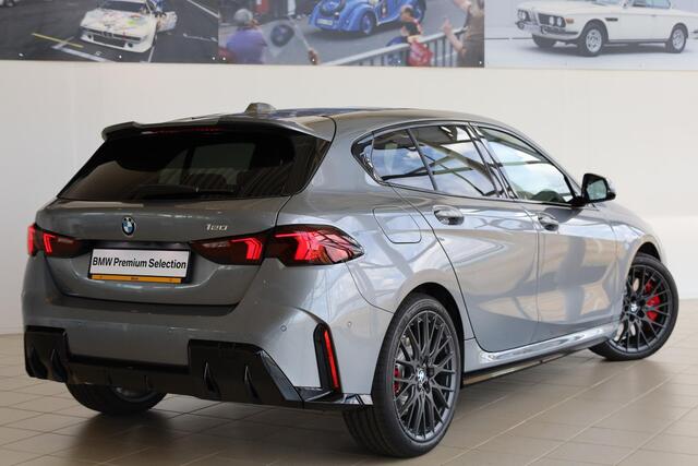 BMW 1-SERIE 120 | M Sport Pro | Panoramadak | Driving Assistant Plus | Harman/Kardon | Head-Up Display