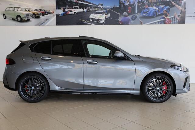BMW 1-SERIE 120 | M Sport Pro | Panoramadak | Driving Assistant Plus | Harman/Kardon | Head-Up Display