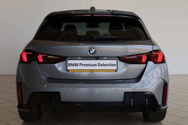 BMW 1-SERIE 120 | M Sport Pro | Panoramadak | Driving Assistant Plus | Harman/Kardon | Head-Up Display