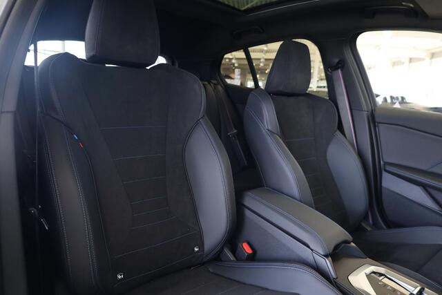BMW 1-SERIE 120 | M Sport Pro | Panoramadak | Driving Assistant Plus | Harman/Kardon | Head-Up Display