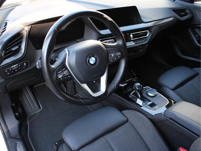BMW 1-SERIE 118i Business Edition Sport Automaat Stoelverw./Half leder Sport int/Cruise/Climate/Carplay/Digidash/17inch