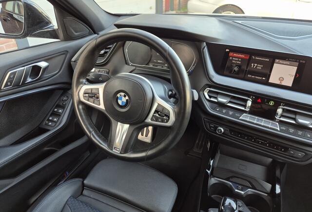 BMW 1-SERIE 118i H.EXE AUT M-SPORT C/P LEER NAVI INRUIL MOG!!!!