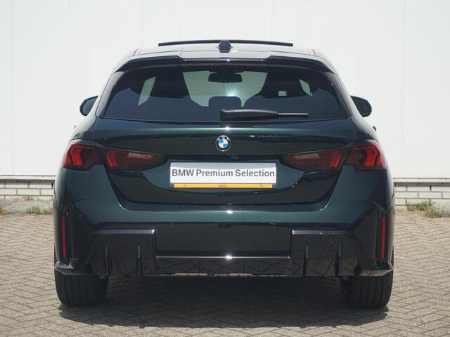 BMW 1-SERIE 5-deurs 120 | M Sportpakket Pro | Panoramadak | Harman-Kardon | Driving Assistant Plus | Elektrisch verstelbare stoelen