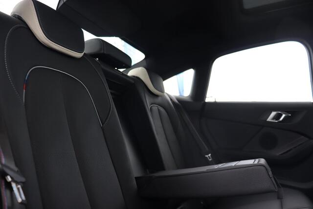 BMW 2-SERIE Gran Coupé 220i M-Sportpakket / HIFI / Panoramadak / 18''