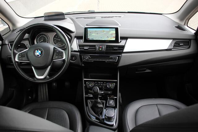 BMW 2-SERIE Active Tourer 216i Centennial High Executive | Leder | HUD | Dealeronderhouden