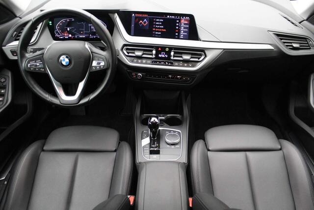 BMW 2-SERIE Gran Coupé 218i High Executive 2023 | Navigatie | Carplay | Stoelverwarming | Boekjes | 2 Sleutels | Cruise Control | Airco | Parkeersensoren | Digitaal Dashboard | Automaat