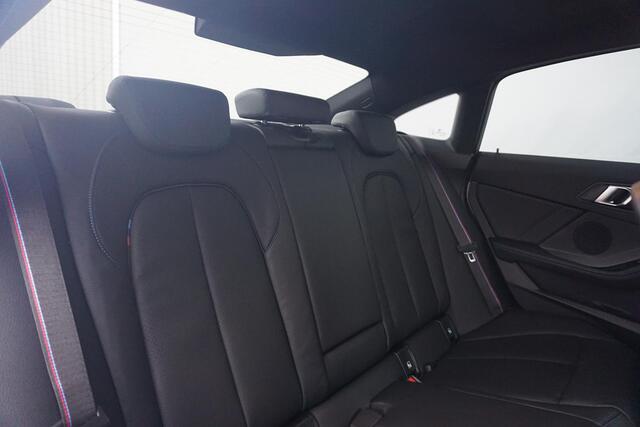 BMW 2-SERIE Gran Coupé 218i High Executive M Sport Pro / Hifi / Comfort Pack / Trekhaak / Panorama Dak / Stoel- en Stuurverwarming
