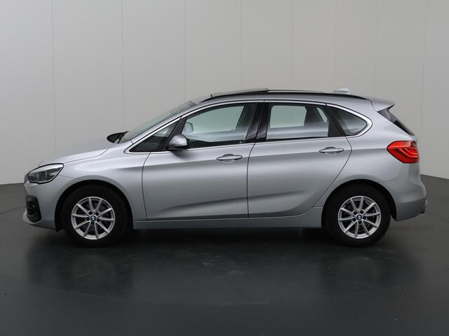 BMW 2-SERIE Active Tourer 218i Executive Launch Edition | Panoramadak | Navigatie | Parkeercamera | Elektr. Achterklep | Climate Control | Keyless Go |