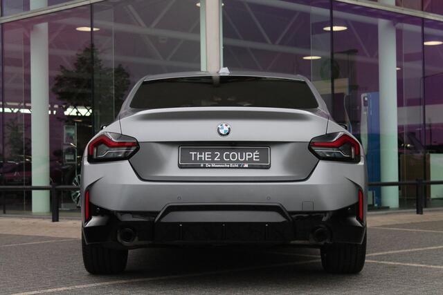 BMW 2-SERIE Coupé 220i High Executive M Sport Automaat / Live Cockpit Professional / Stoelverwarming / Adaptieve LED / Parking Assistant / Active Cruise Control / M Sportonderstel