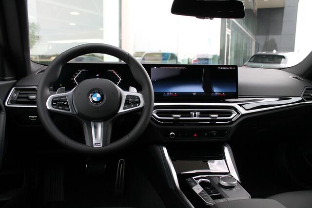BMW 2-SERIE Coupé 220i High Executive M Sport Automaat / Live Cockpit Professional / Stoelverwarming / Adaptieve LED / Parking Assistant / Active Cruise Control / M Sportonderstel