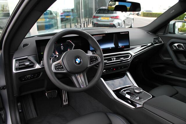 BMW 2-SERIE Coupé 220i High Executive M Sport Automaat / Live Cockpit Professional / Stoelverwarming / Adaptieve LED / Parking Assistant / Active Cruise Control / M Sportonderstel