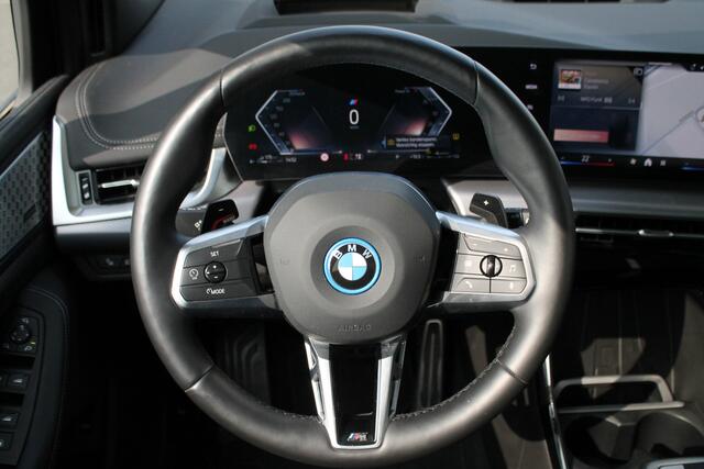 BMW 2-SERIE Active Tourer 225e xDrive High Executive M Sport Automaat / Panoramadak / Adaptief M Onderstel / Sportstoelen / Stoelverwarming / Adaptieve LED / Parking Assistant Plus / Head-Up / Live Cockpit Professional