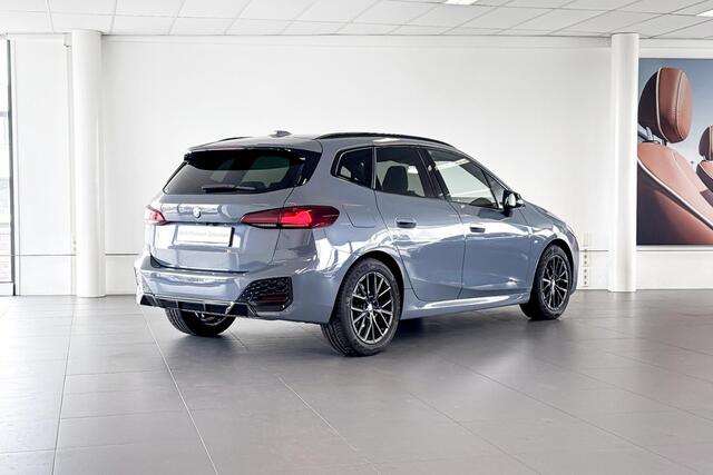 BMW 2-SERIE Active Tourer 218i | M Sport | Stoelverwarming | Glazen Panoramadak | Head-Up Display | Harman Kardon |