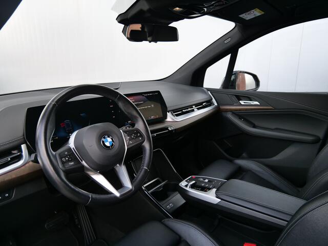 BMW 2-SERIE Active Tourer 218i 136pk Automaat Trekhaak / Leder / Navigatie / Camera
