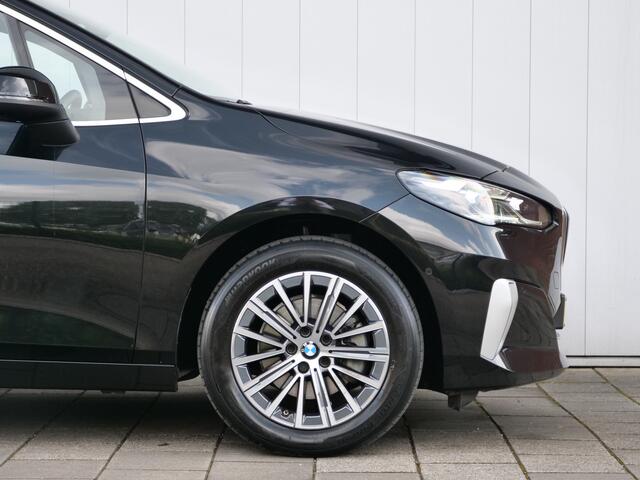 BMW 2-SERIE Active Tourer 218i 136pk Automaat Trekhaak / Leder / Navigatie / Camera
