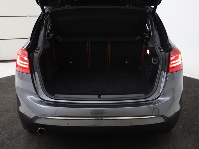BMW 2-SERIE 225xe ip Cent HighEx | Leder | Stoelverwarming | Camera | Elektrische achterklep | Full LED | Cruise control | Climate control