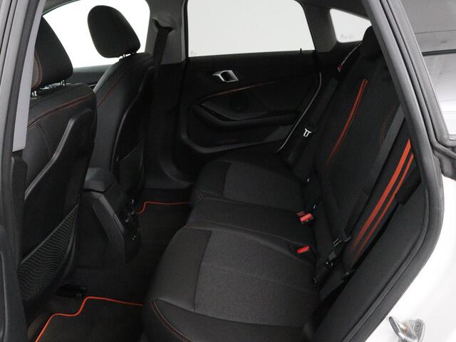 BMW 2-SERIE Gran Coupé 218i Executive | Panoramadak | Carplay | Cruise control | Sportstoelen | Sfeerverlichting | LED | Navigatie