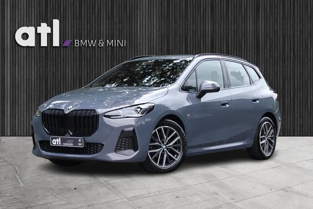BMW 2-SERIE Active Tourer 218i M-Sportpakket, Head-Up Display, Driving Assistant Plus, BMW Live Cockpit Plus, Grootlichtassistent, Shadowline hoogglans, Stoelverwarming vóór, Achterbank met verstelbare rugleuningen, Alcantara bekleding, voorbereiding stuurwielverwarm
