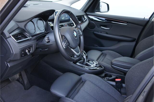 BMW 2-SERIE Active Tourer 218i Business Edition Achteruitrijcamera, Head up, Parkeerassistent