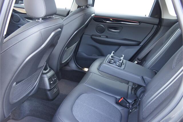 BMW 2-SERIE Active Tourer 218i Business Edition Achteruitrijcamera, Head up, Parkeerassistent