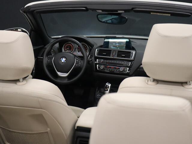 BMW 2-SERIE Cabrio 220i High Executive [CAMERA, VOL LEDER, STOELVERWARMING, PDC V+A, BLUETOOTH, CRUISE, CLIMATE, NIEUWSTAAT]