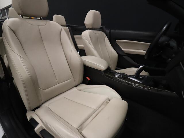 BMW 2-SERIE Cabrio 220i High Executive [CAMERA, VOL LEDER, STOELVERWARMING, PDC V+A, BLUETOOTH, CRUISE, CLIMATE, NIEUWSTAAT]
