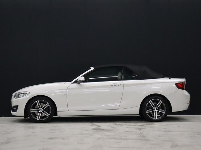 BMW 2-SERIE Cabrio 220i High Executive [CAMERA, VOL LEDER, STOELVERWARMING, PDC V+A, BLUETOOTH, CRUISE, CLIMATE, NIEUWSTAAT]