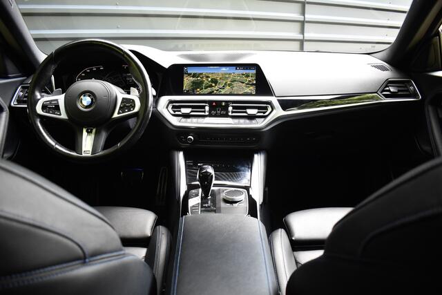 BMW 2-SERIE Coupé 220i High Executive M Sport | Schuif-/Kanteldak | 19'' Velgen | Elektrisch vers. Stoelen + Memory | Camera | CarPlay |