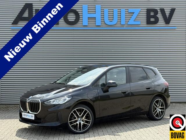 BMW 2-SERIE Active Tourer 225e xDrive Trekhaak Achteruitrijcamera Sportstoelen Carplay PDC LED 19 Inch DAB BMW Live Cockpit Plus