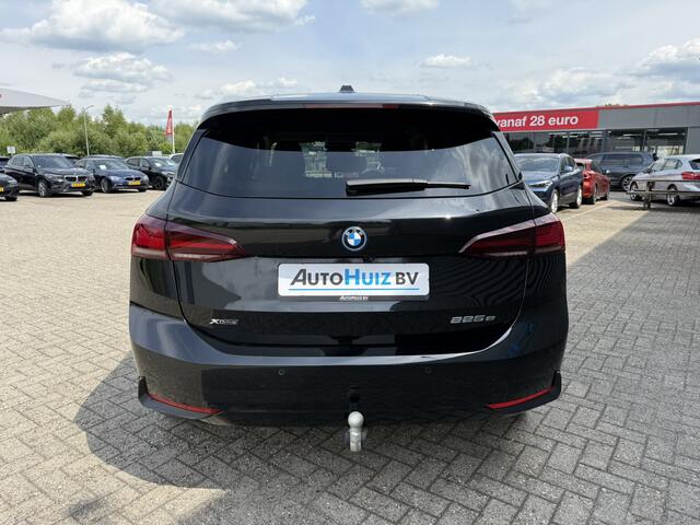 BMW 2-SERIE Active Tourer 225e xDrive Trekhaak Achteruitrijcamera Sportstoelen Carplay PDC LED 19 Inch DAB BMW Live Cockpit Plus