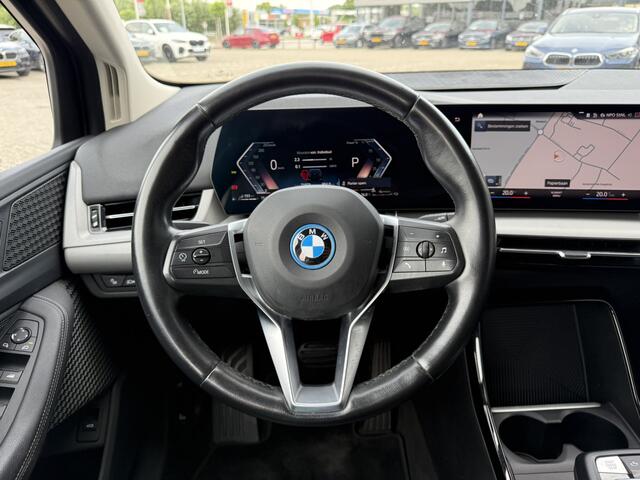 BMW 2-SERIE Active Tourer 225e xDrive Trekhaak Achteruitrijcamera Sportstoelen Carplay PDC LED 19 Inch DAB BMW Live Cockpit Plus