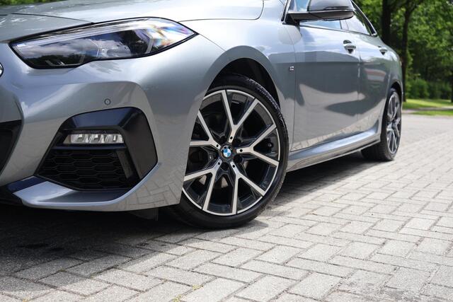 BMW 2-SERIE Gran Coupé 218i M-Sportpakket, M-aerodynamiek-kit,Panoramadak, Adaptief Cruise Control, DAB, LED, Grootlichtassistent, Navigatie, Stoelverwarming, M-Sportbesturing, Sportstoelen, BMW Live Cockpit, etc.