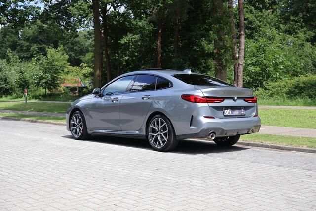 BMW 2-SERIE Gran Coupé 218i M-Sportpakket, M-aerodynamiek-kit,Panoramadak, Adaptief Cruise Control, DAB, LED, Grootlichtassistent, Navigatie, Stoelverwarming, M-Sportbesturing, Sportstoelen, BMW Live Cockpit, etc.