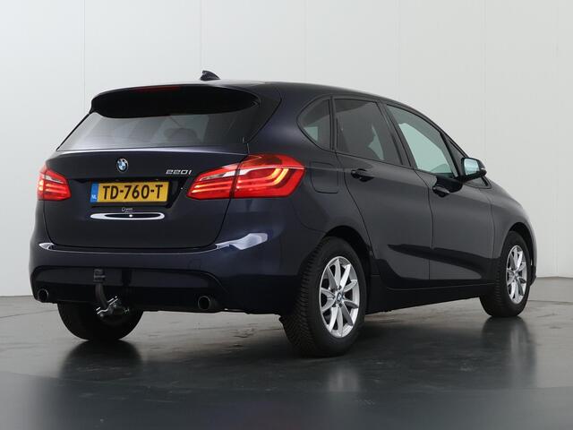 BMW 2-SERIE Active Tourer 220i Executive | Trekhaak | Stoelverwarming | Cruise control | Navigatie | Parkeersensoren | Keyless Go |