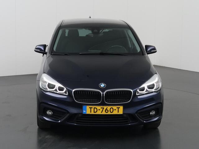 BMW 2-SERIE Active Tourer 220i Executive | Trekhaak | Stoelverwarming | Cruise control | Navigatie | Parkeersensoren | Keyless Go |