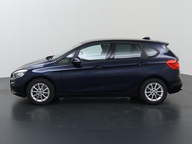 BMW 2-SERIE Active Tourer 220i Executive | Trekhaak | Stoelverwarming | Cruise control | Navigatie | Parkeersensoren | Keyless Go |
